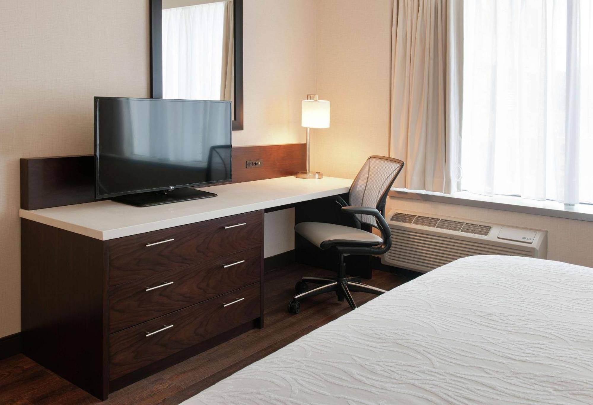 Hilton Garden Inn Pittsburgh Downtown Екстериор снимка