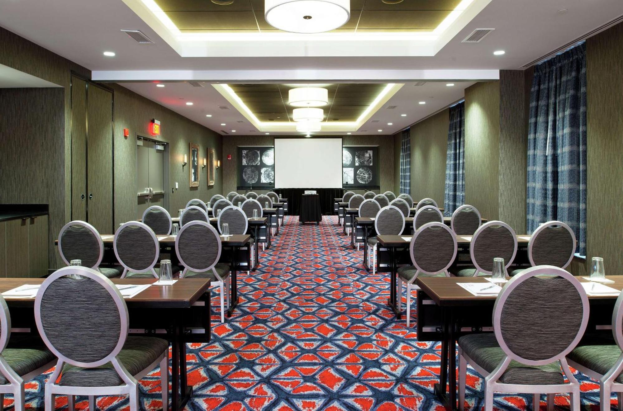 Hilton Garden Inn Pittsburgh Downtown Екстериор снимка
